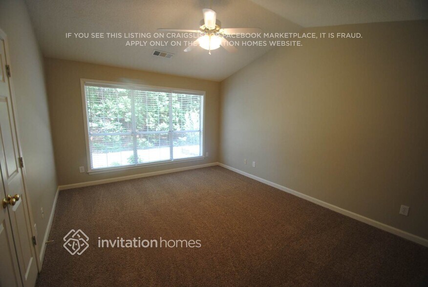 Building Photo - 6050 Carriage Park Way