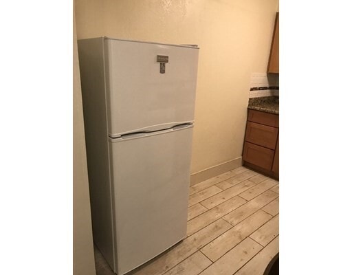 Building Photo - 358 Main St