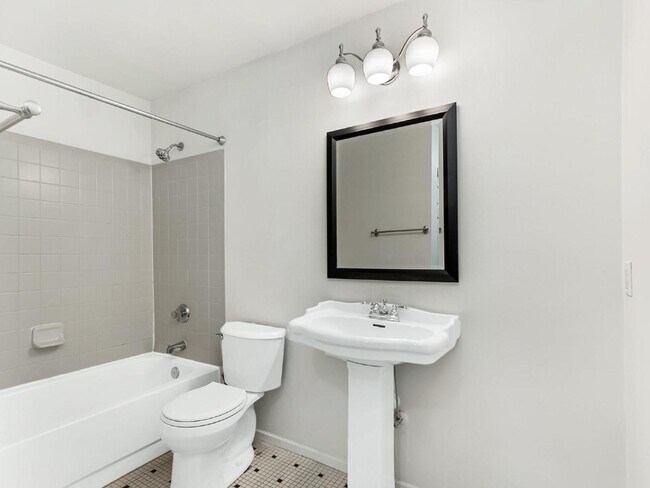 Building Photo - Don't miss out on this amazing 2 bedroom, ...