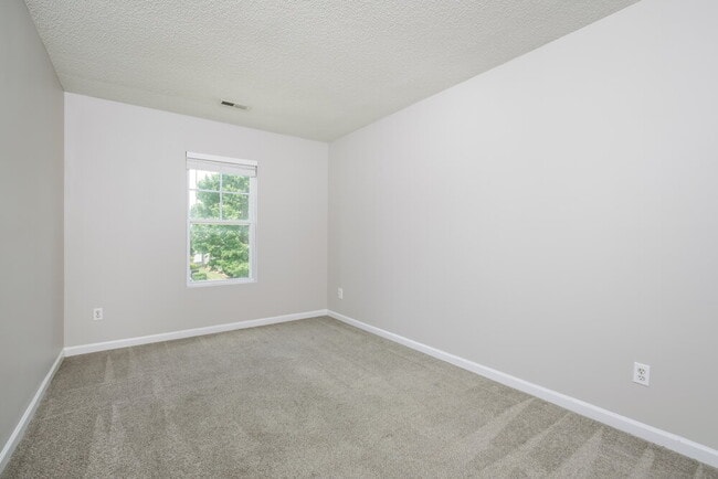 Building Photo - 70 Brookhaven Dr