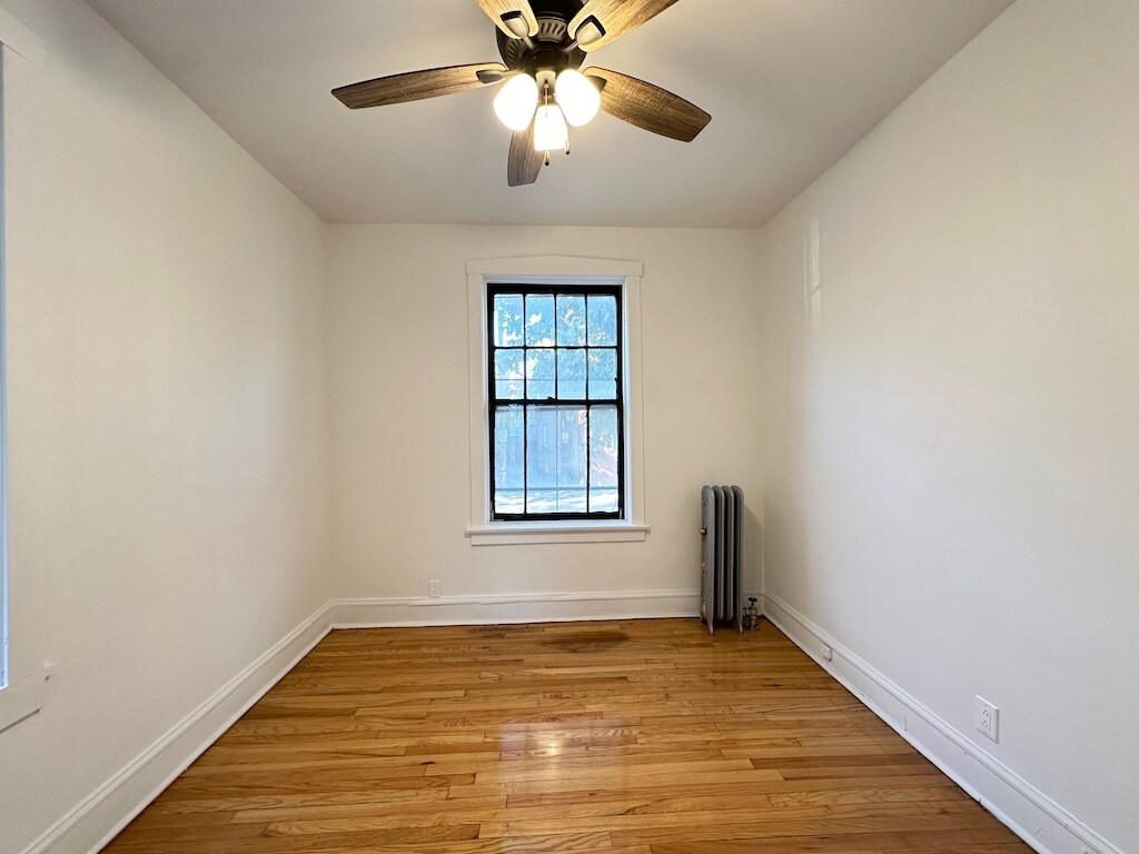 Building Photo - 2311 W Wilson Ave