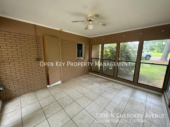 Building Photo - 1006 N Cherokee Ave