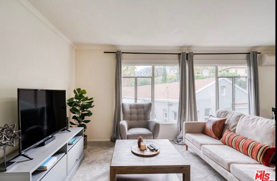 Building Photo - 8420 1/2 Fountain Ave