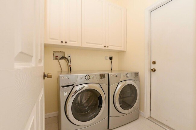 Building Photo - 522 SW Indian Key Dr