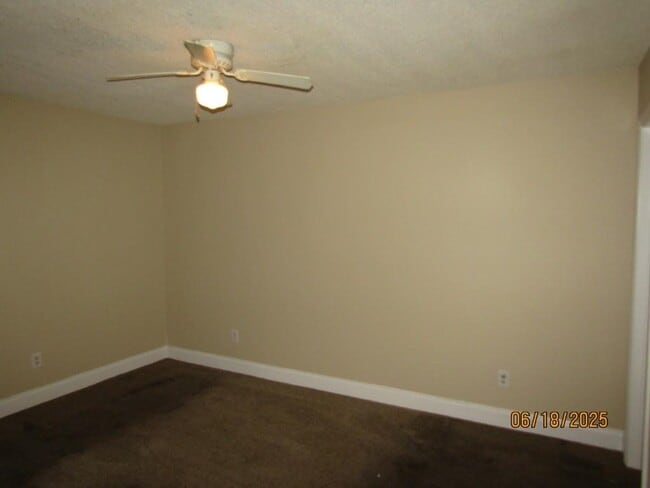 Building Photo - 4150 Horseshoe Rd N