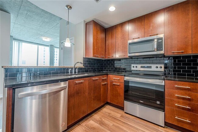 Building Photo - 3324 Peachtree Rd NE