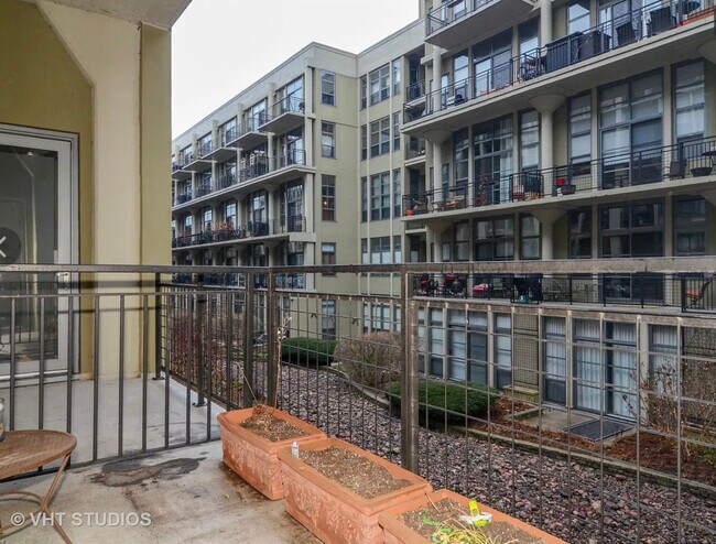 Building Photo - 900 N Kingsbury St