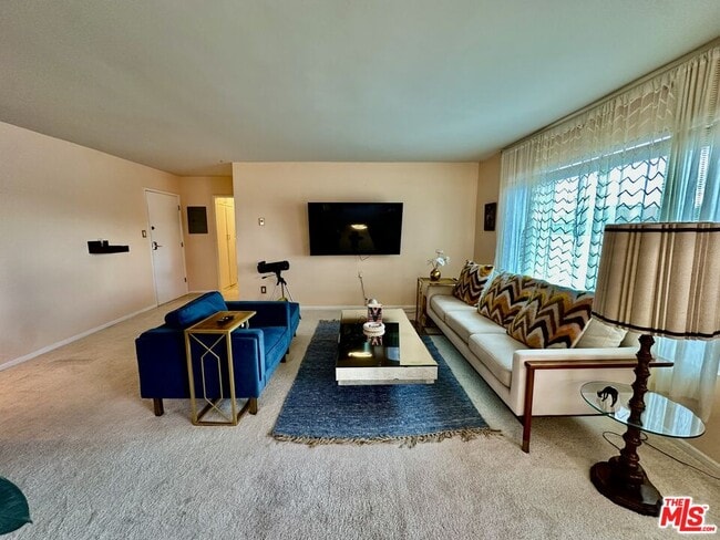 Building Photo - 960 Larrabee St