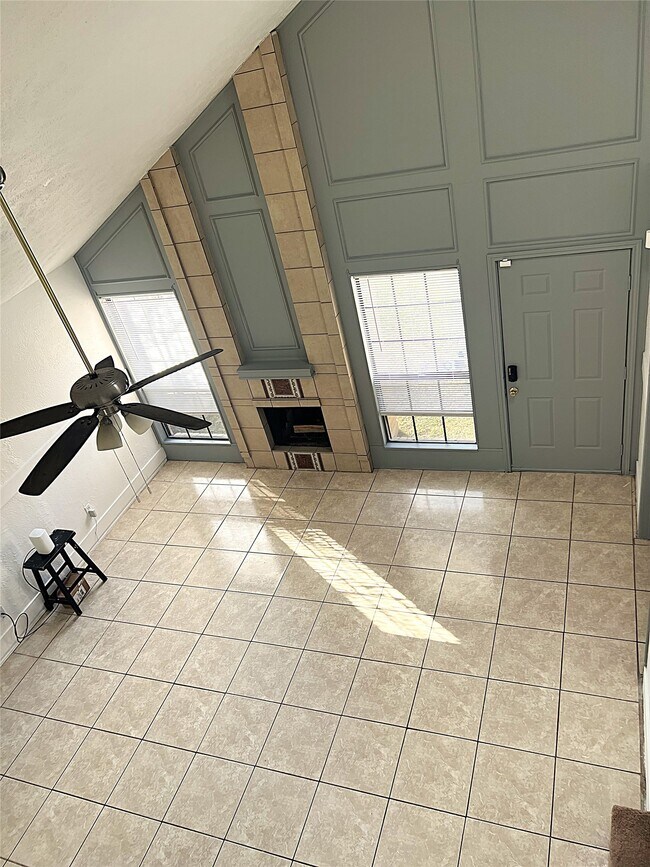 Building Photo - 19906 Rising Star Dr