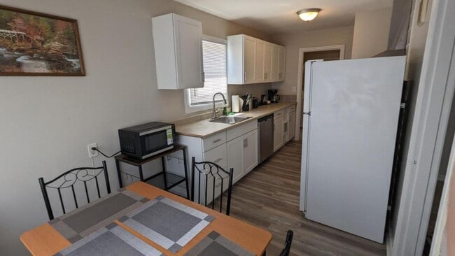 Building Photo - 1040 Howard St SE