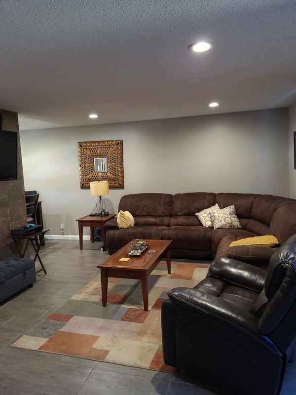 Building Photo - 644 E Birch St