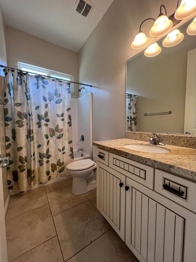 Building Photo - 2 Bedroom, 2 Bath with a Den/Office backs ...