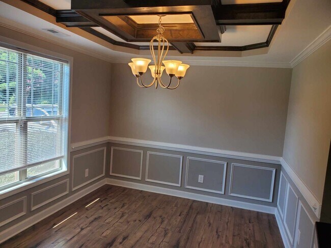 Building Photo - 4 bedroom available for move in August 1st...