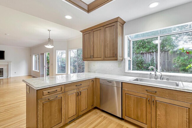 Building Photo - 302 Tadley Ct