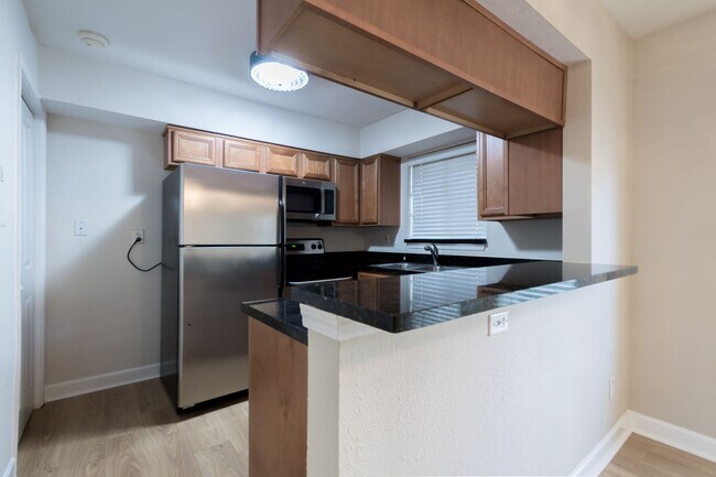Building Photo - Beautiful 2BR/1.5BA condo in a gated community in the heart of Sandy Springs