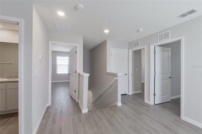 Building Photo - 8704 SW 44th Ct