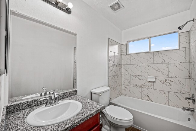 Building Photo - 4403 Sprangletop Ave
