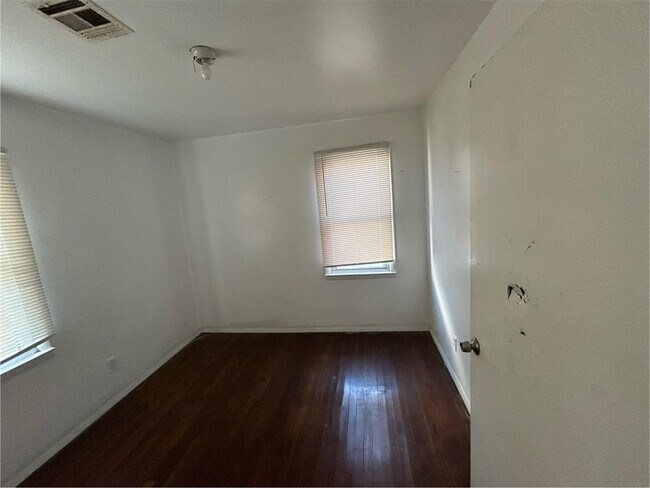 Building Photo - 805 NW 66th St
