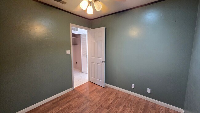 Building Photo - 10315 Cheyenne Dr