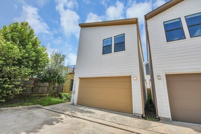 Building Photo - 1703 Cedrocanna Ln