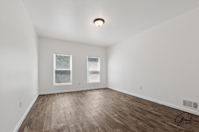 Building Photo - $1,995 - North End 4 Bedroom/ 1.5 bathroom...