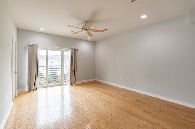 Building Photo - Five Bed Manayunk Apartment