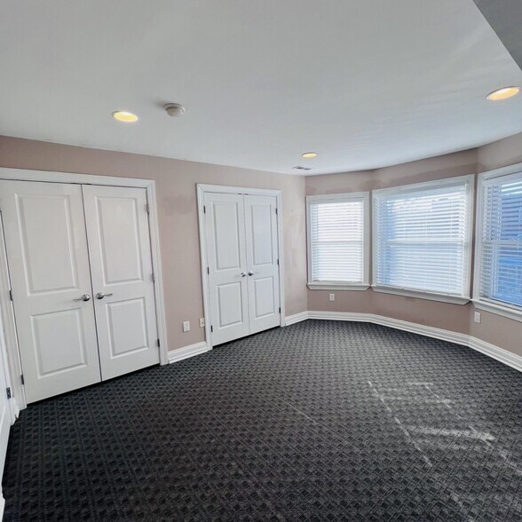 Building Photo - 619 S 42nd St