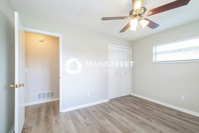 Building Photo - 3 Bedroom Pet-Friendly Home in Orlando, FL with Main Street Renewal