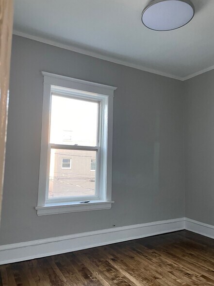 Bedroom 2 - 1314 W Chestnut St