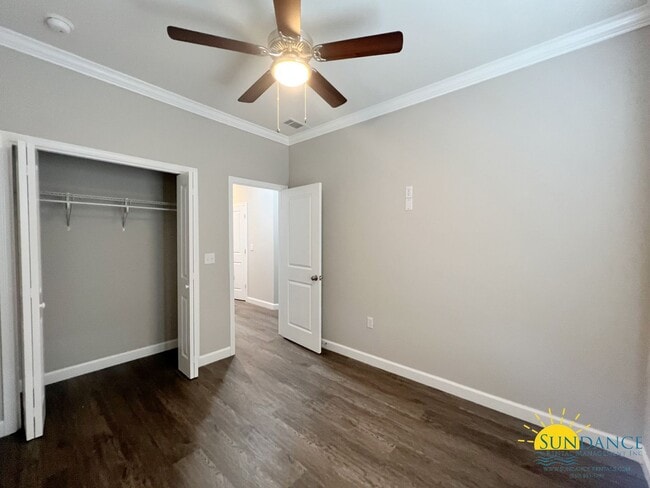 Building Photo - Custom Fort Walton Beach Townhouse in Gated Community!