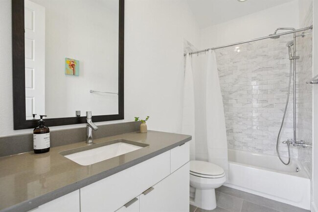 Building Photo - 6013 Florencia Ln