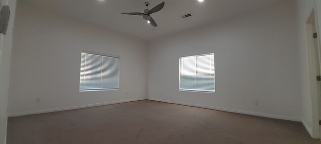 Building Photo - 4 Bedroom/3 Bath Home for Rent Available N...