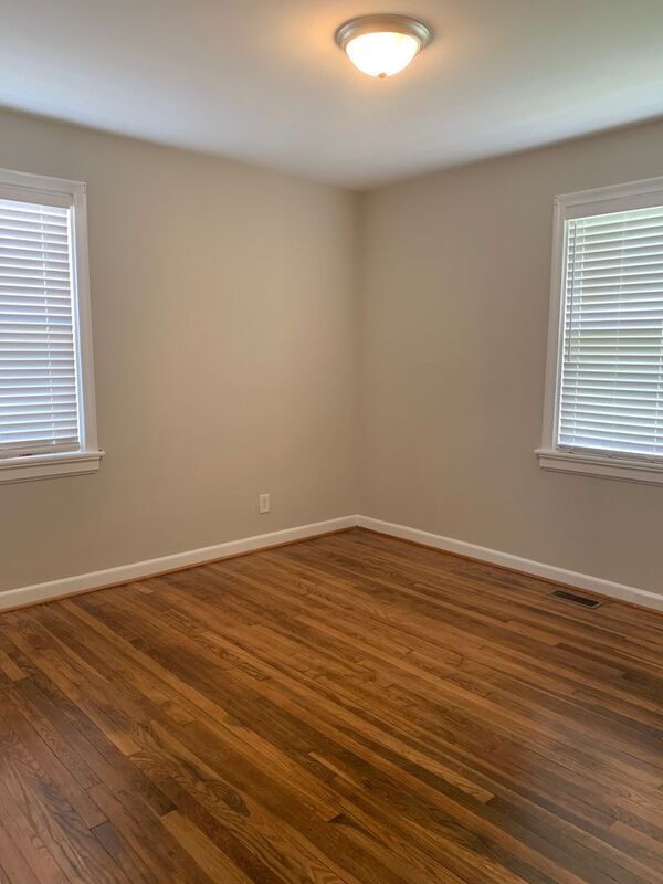 Building Photo - 903 Willow Lawn Dr