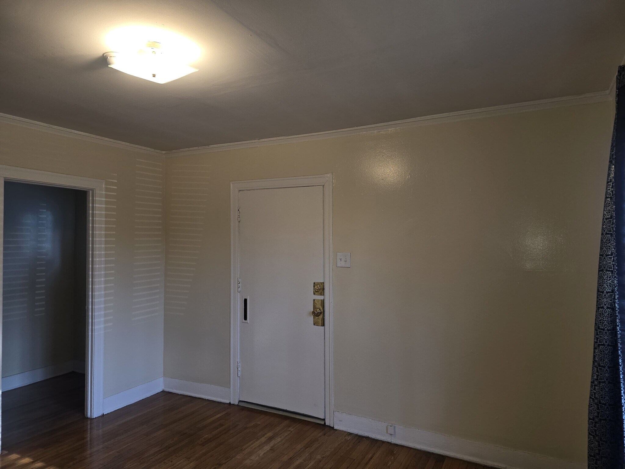 Building Photo - 2808 1/2 Hillcrest Dr