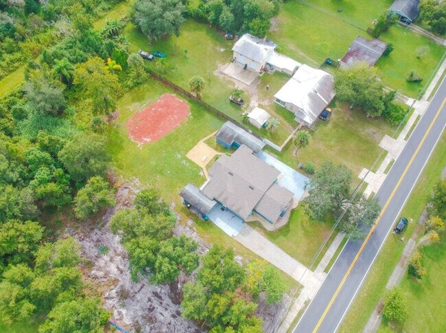 Building Photo - 1735 Grayson Dr