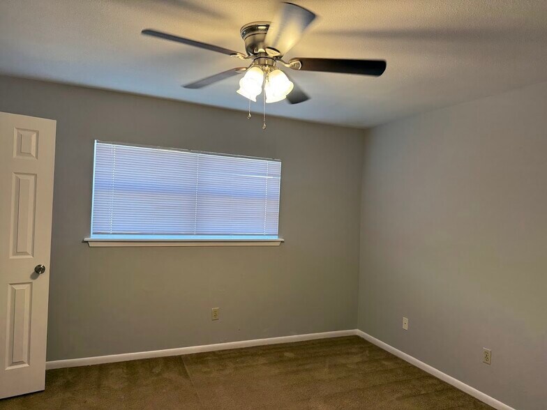 Building Photo - 2819 Longmire Dr