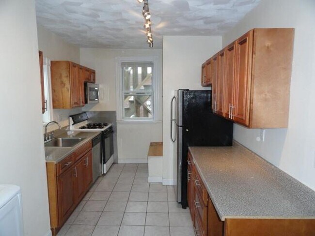 Building Photo - 3bed/2 bath in Somerville