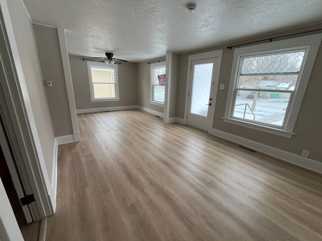 Building Photo - 1 Bed 1 Bath Duplex in North Fort Collins!