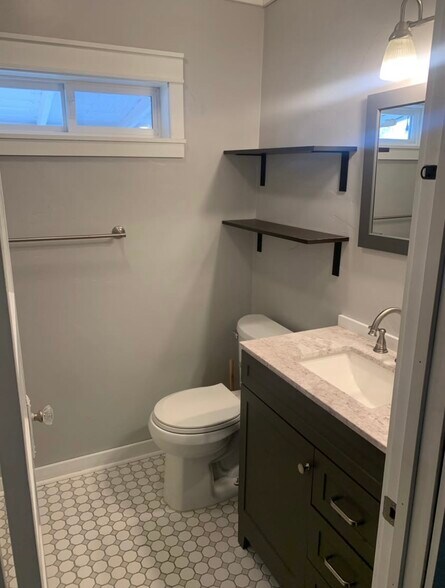 Building Photo - 212 Teller Ave