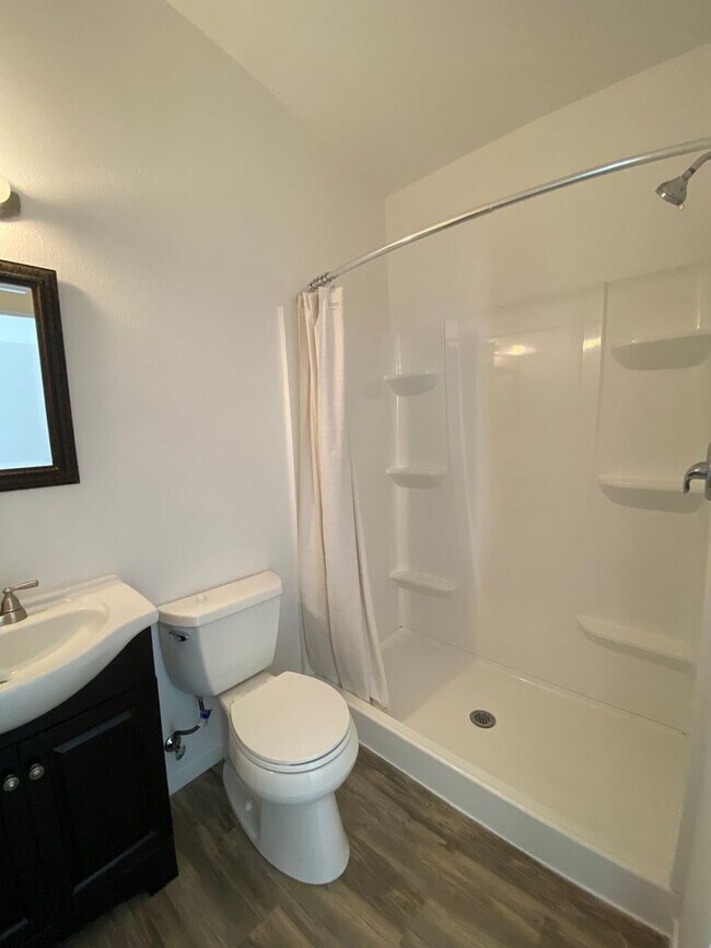 Building Photo - Spacious 5 Bed/4 Bath~