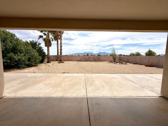 Building Photo - 2116 Roy Rogers Way