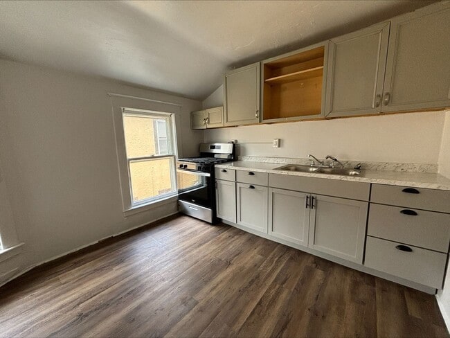 Primary Photo - 808 W Walnut St