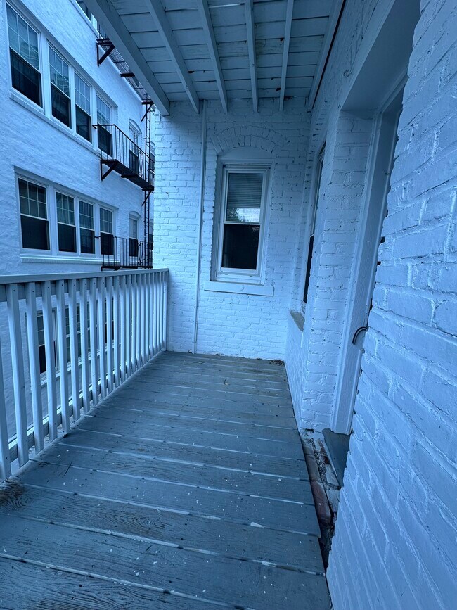 Building Photo - 6 Ellsworth Ave