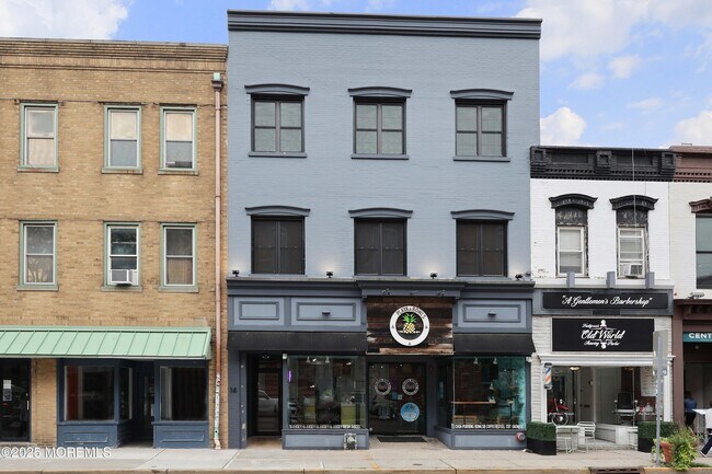 Primary Photo - 14 W Front St
