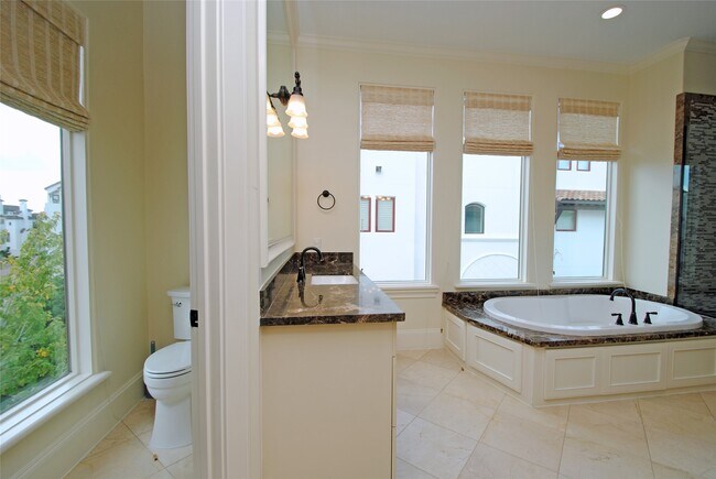 Building Photo - 302 Calle Sevilla Pl