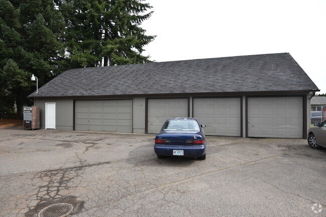 Building Photo - 4798 Skyline Rd S