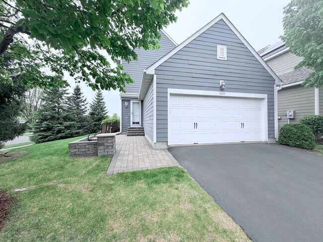 Building Photo - Gorgeous 3BR Home in the Coveted Dancing Waters Community of Woodbury!