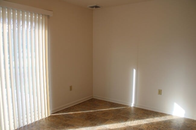 Building Photo - 12 W High St