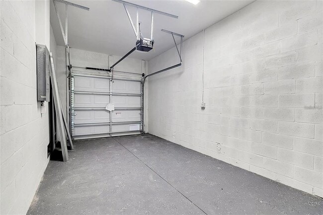 Building Photo - 10385 Port Everglades St