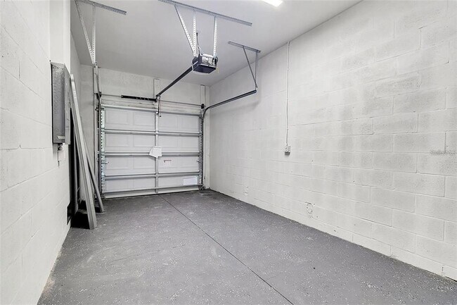 Building Photo - 10387 Port Everglades St
